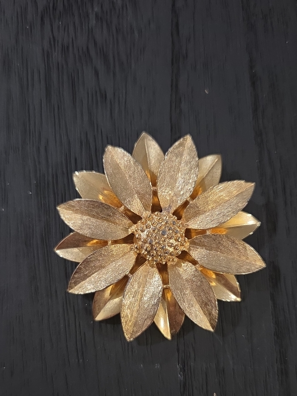 Sarah Coventry 3D "Satin Petals" Daisy Brushed Gold-tone Brooch